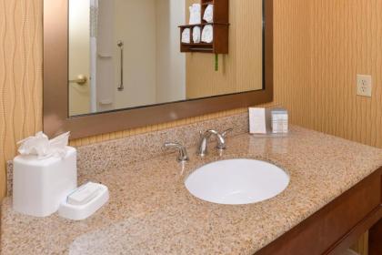 Hampton Inn College Park - image 8