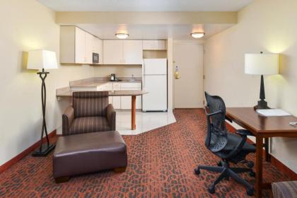 Hampton Inn College Park - image 9