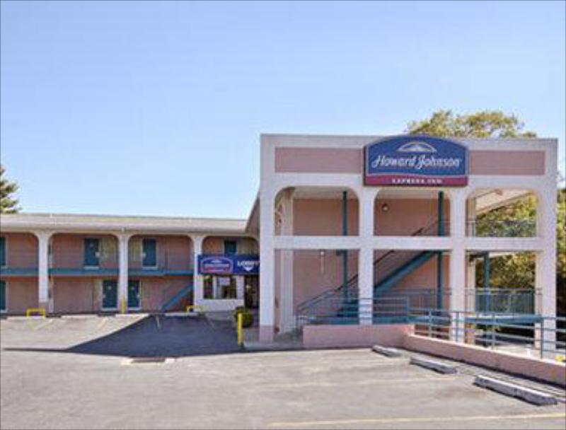 Howard Johnson by Wyndham College Park - main image