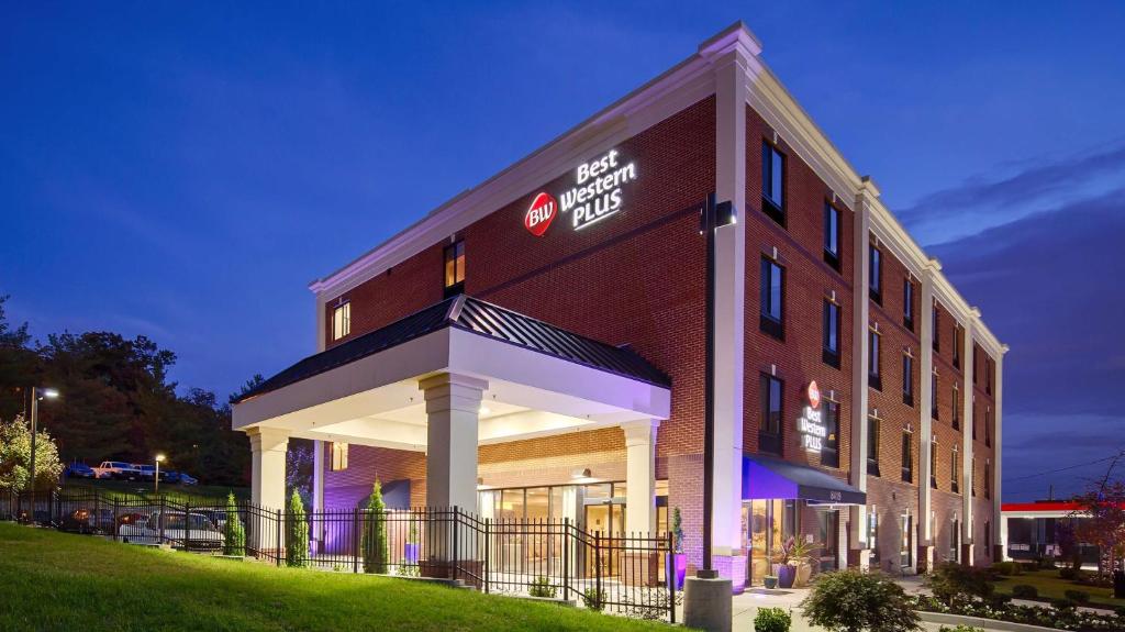 Best Western Plus College Park Hotel - main image