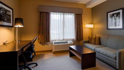 Best Western Plus College Park Hotel - image 8