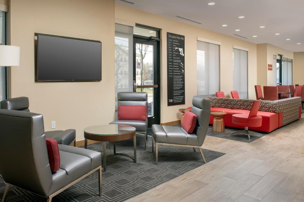 TownePlace Suites by Marriott College Park - image 6