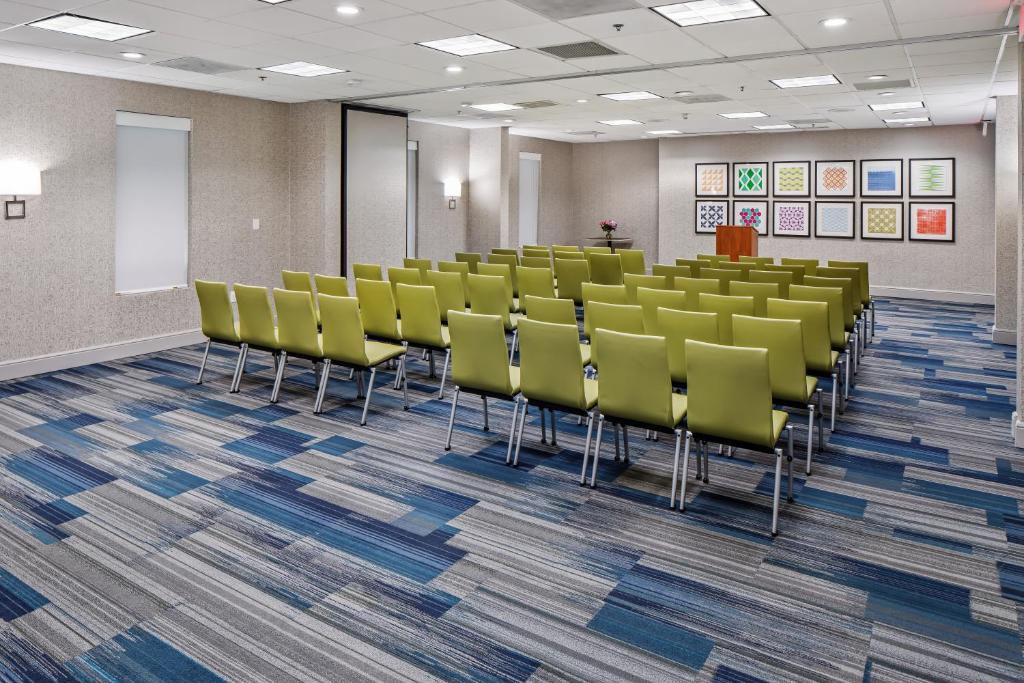 Holiday Inn Express Atlanta Airport-College Park an IHG Hotel - image 6