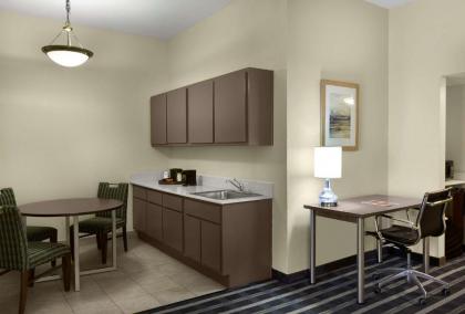 Best Western Plus Hotel & Suites Airport South - image 10