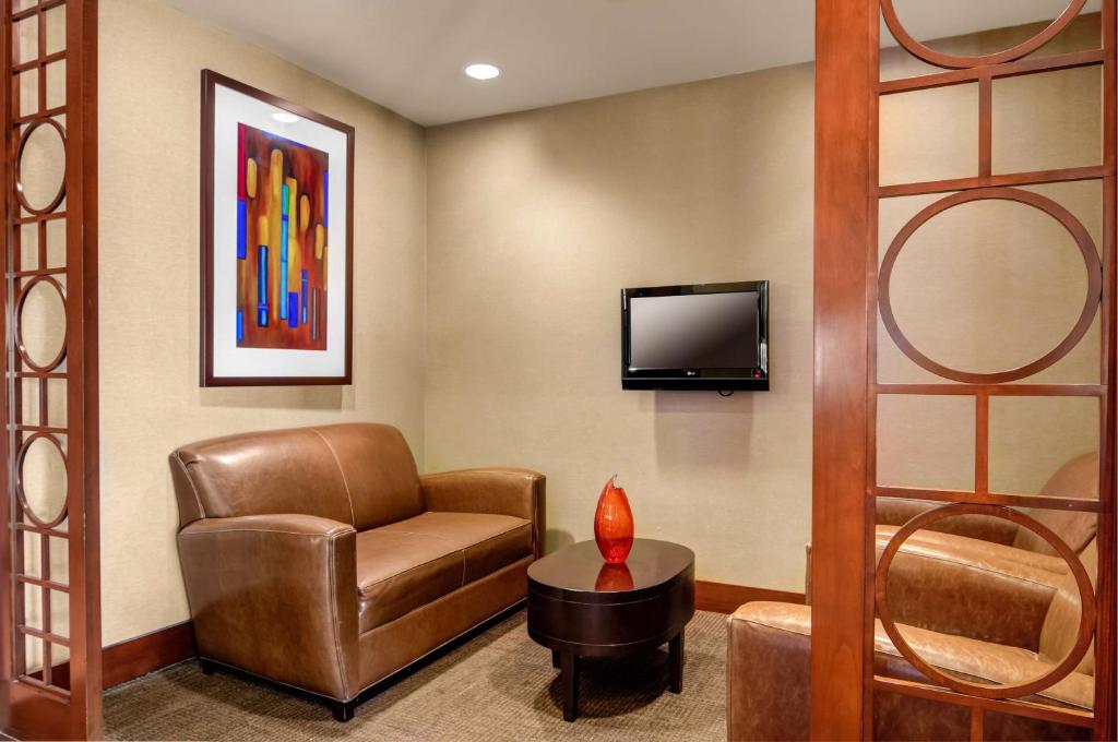 Hyatt Place Atlanta Airport South - image 3