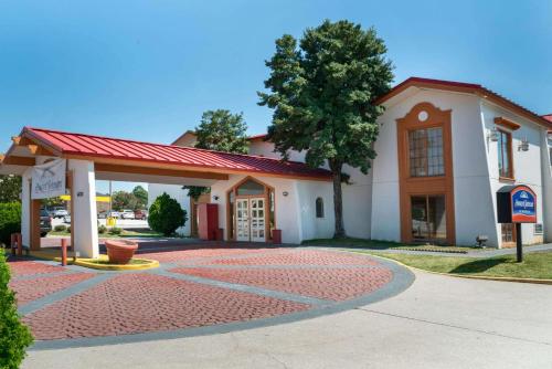 Howard Johnson by Wyndham Atlanta College Park - main image