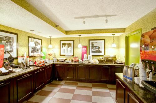 Hampton Inn College Station-Near Texas A&M University - image 2