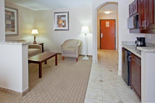 Holiday Inn Express Hotel & Suites College Station an IHG Hotel - image 5