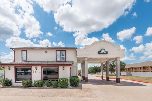 Days Inn by Wyndham Bryan College Station - main image