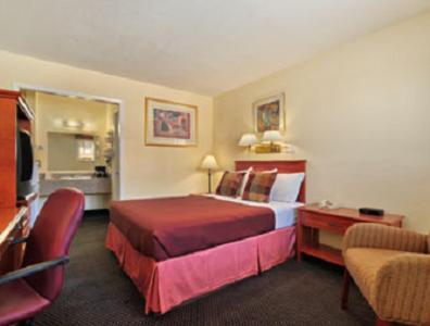 Americas Best Value Inn & Suites-College Station - image 2