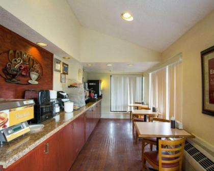 Econo Lodge College Station University Area - image 1