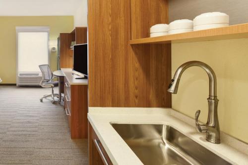 Home2 Suites by Hilton College Station - image 2