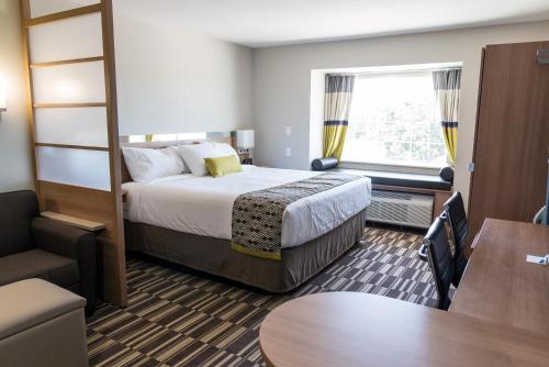 Microtel Inn & Suites by Wyndham College Station - image 5