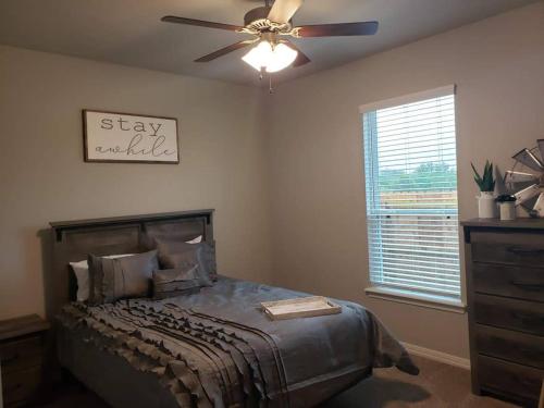 NEW 4/4 Farmhouse style house in College Station! - image 5