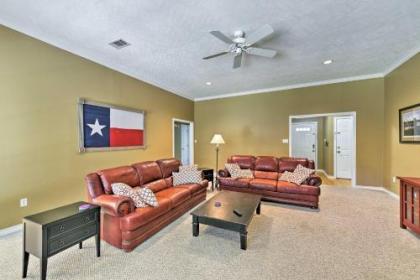 College Station Home with Yard   5 mins to Aandm College Station