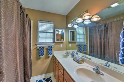 College Station Home with Yard - 5 Mins to AandM! - image 4