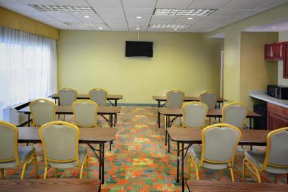 Hampton Inn Martinsville - image 13