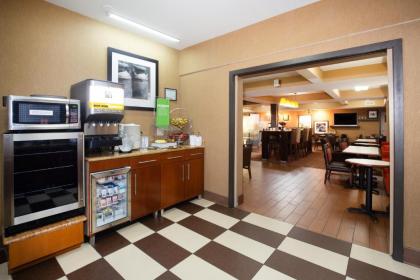 Hampton Inn St. Louis/Collinsville - image 11