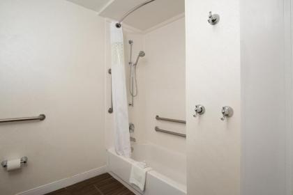 Hampton Inn St. Louis/Collinsville - image 14