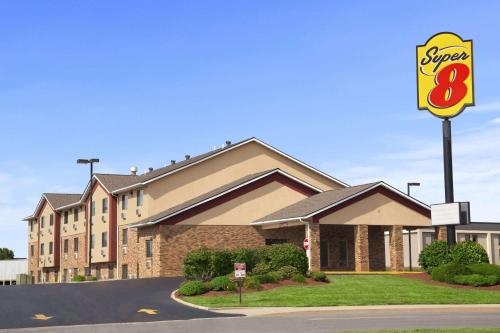 Super 8 by Wyndham Collinsville St. Louis - main image