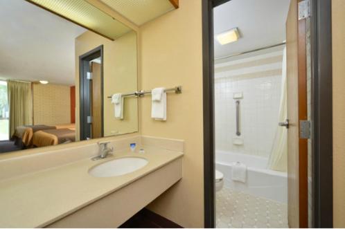 Americas Best Value Inn - Collinsville / St. Louis - image 2