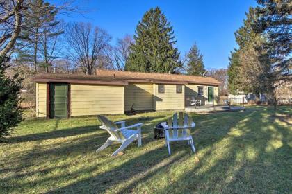 Cozy Cottage 1 Mi to Hagar Beach on Lake MI! - image 11