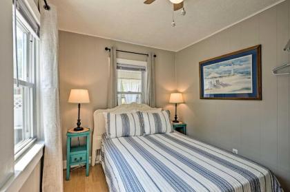 The Blue Crab Cottage - 3 Blocks From The Beach! - image 13