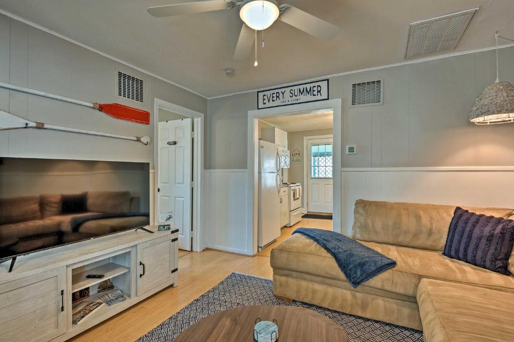 The Blue Crab Cottage - 3 Blocks From The Beach! - image 7