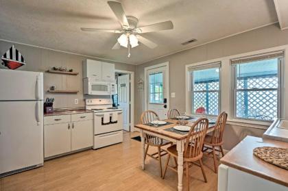 The Blue Crab Cottage - 3 Blocks From The Beach! - image 8