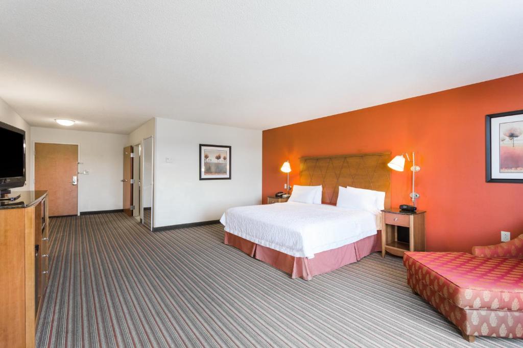 Hampton Inn Petersburg - Southpark Mall - image 6