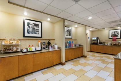 Hampton Inn Petersburg - Southpark Mall - image 9