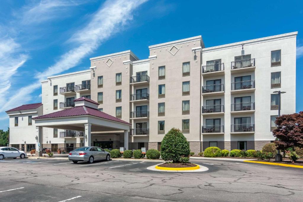 Comfort Suites Southpark - main image