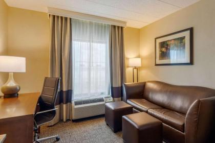 Comfort Suites Southpark - image 15