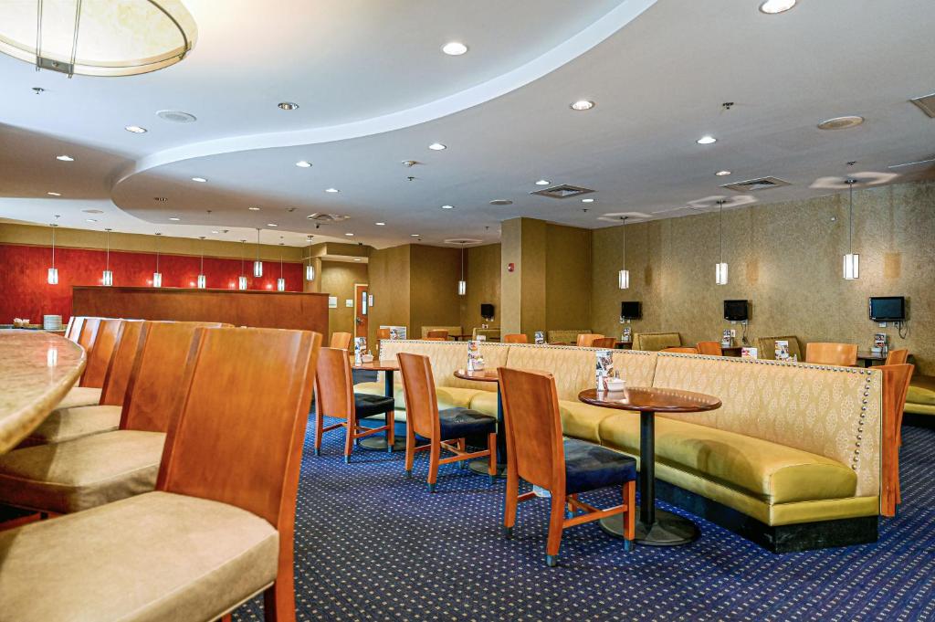 Holiday Inn Petersburg North- Fort Lee an IHG Hotel - image 7