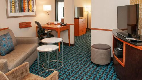 Fairfield Inn and Suites by Marriott Colorado Springs North Air Force Academy - image 2