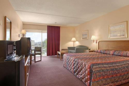 Days Inn by Wyndham Colorado Springs/Garden of the Gods - image 5