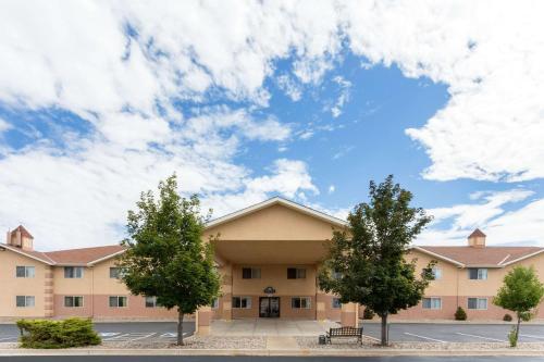 Days Inn by Wyndham Colorado Springs Airport - main image