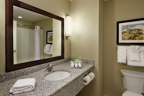 Holiday Inn Express - Colorado Springs - First & Main an IHG Hotel - image 2