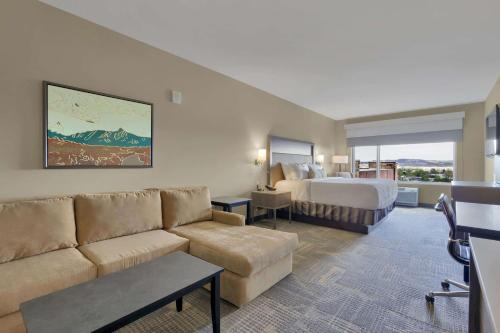 Best Western Plus Executive Residency Fillmore Inn - image 2