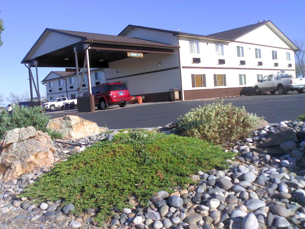 Colstrip Inn & Suites - main image