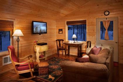 Reclusive Moose Cabins - image 5