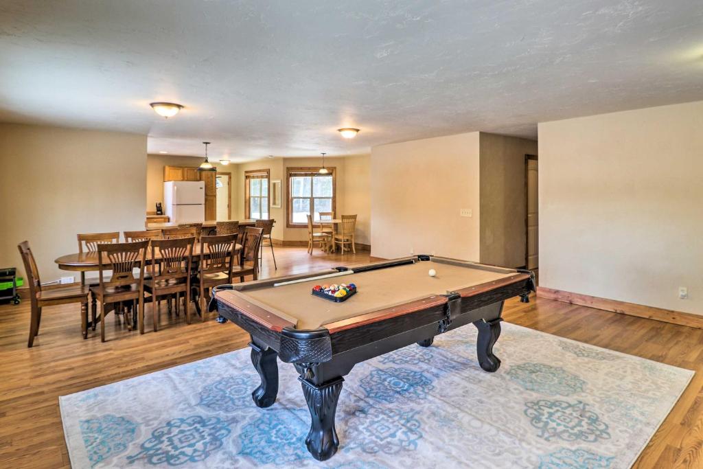 Columbia Falls Private Retreat with Pool Table! - image 5