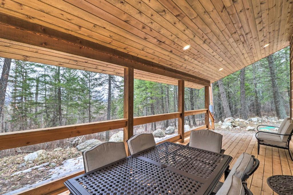 Homestead Cabin at Base of Columbia Mountain! - main image