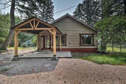 Cozy Abode with Views 2 Mi to Teakettle River! - image 5