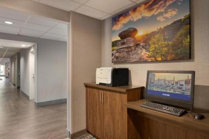 Hampton Inn St. Louis-Columbia - image 8