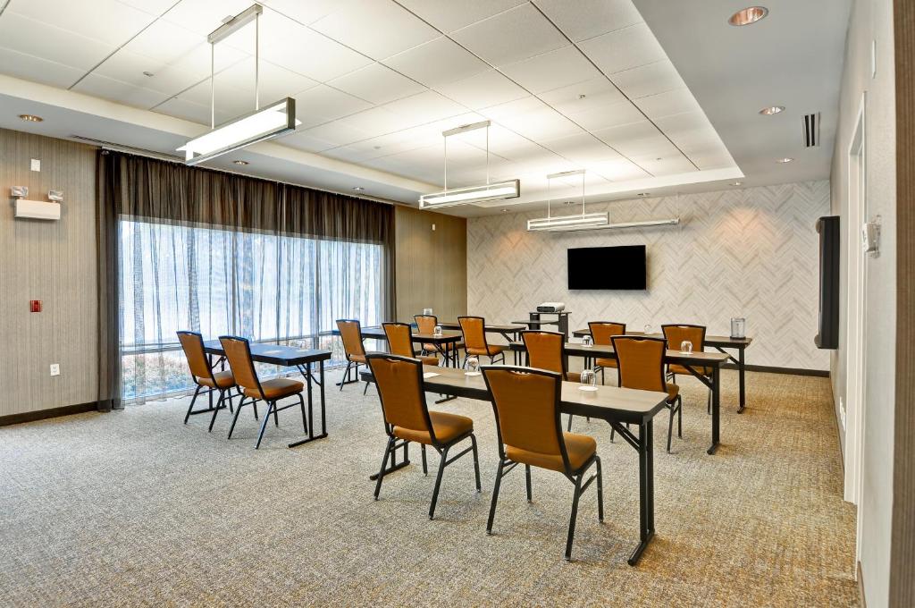 SpringHill Suites by Marriott Columbia - image 4