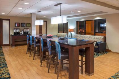 Hampton Inn Columbia - image 11