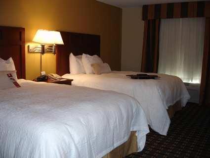 Hampton Inn & Suites Columbia at the University of Missouri - image 4