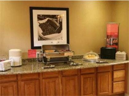 Hampton Inn & Suites Columbia at the University of Missouri - image 9