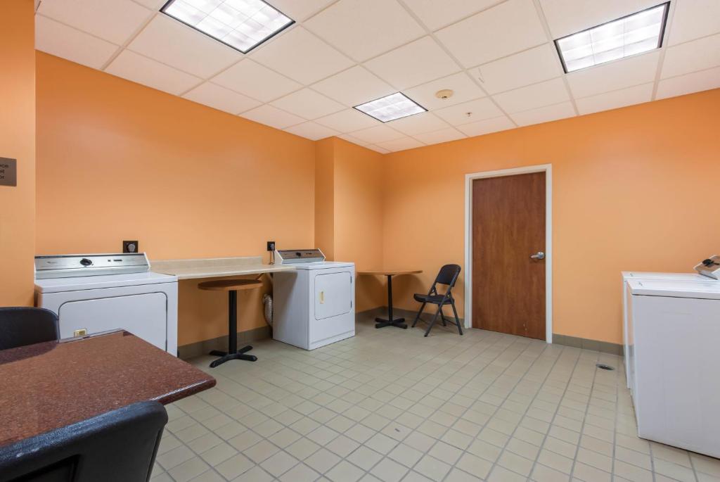 Fairfield Inn & Suites Columbia - image 6